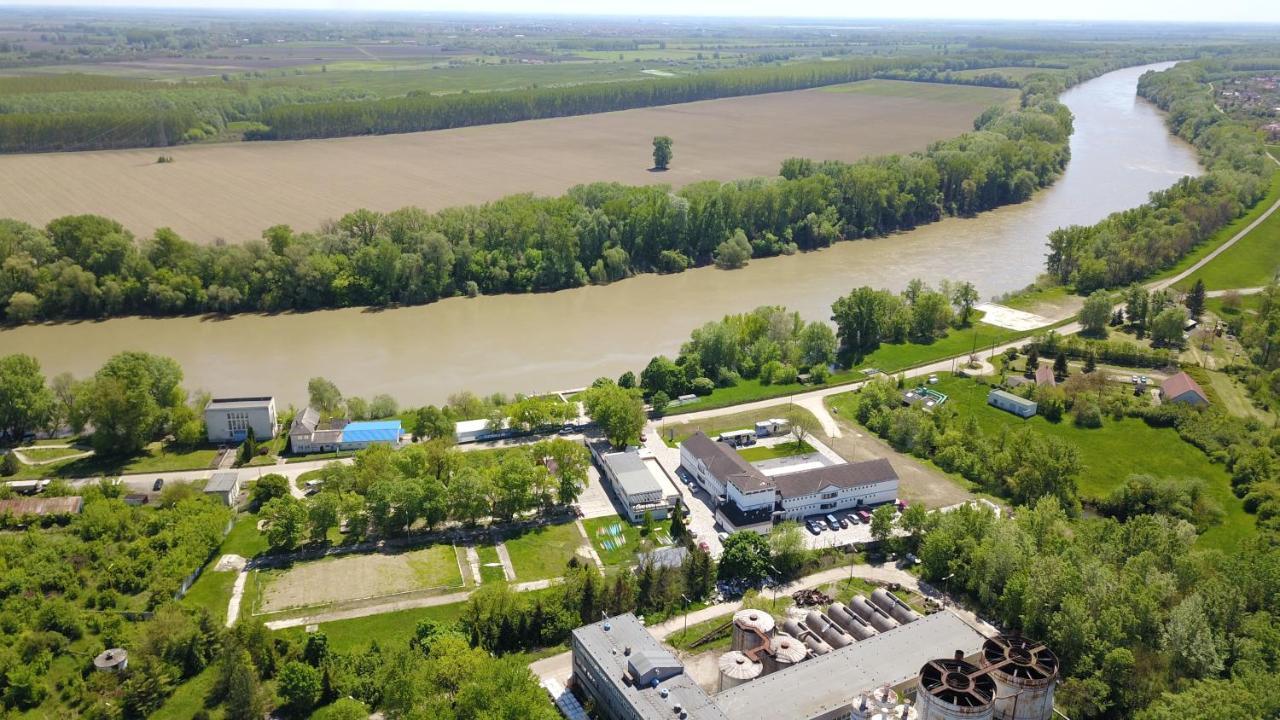 Nn Boutique Hotel ทิสเซาอีแวรอช ภายนอก รูปภาพ