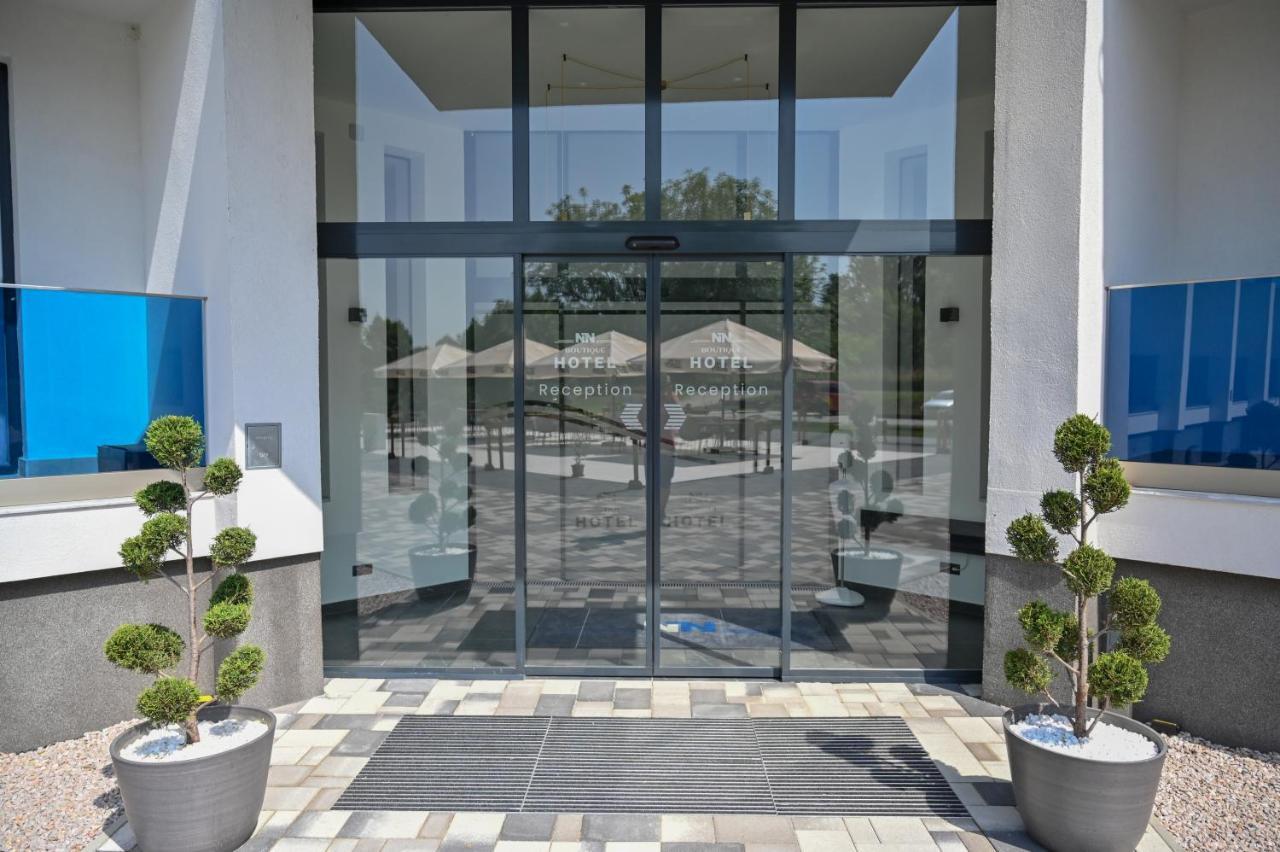 Nn Boutique Hotel ทิสเซาอีแวรอช ภายนอก รูปภาพ