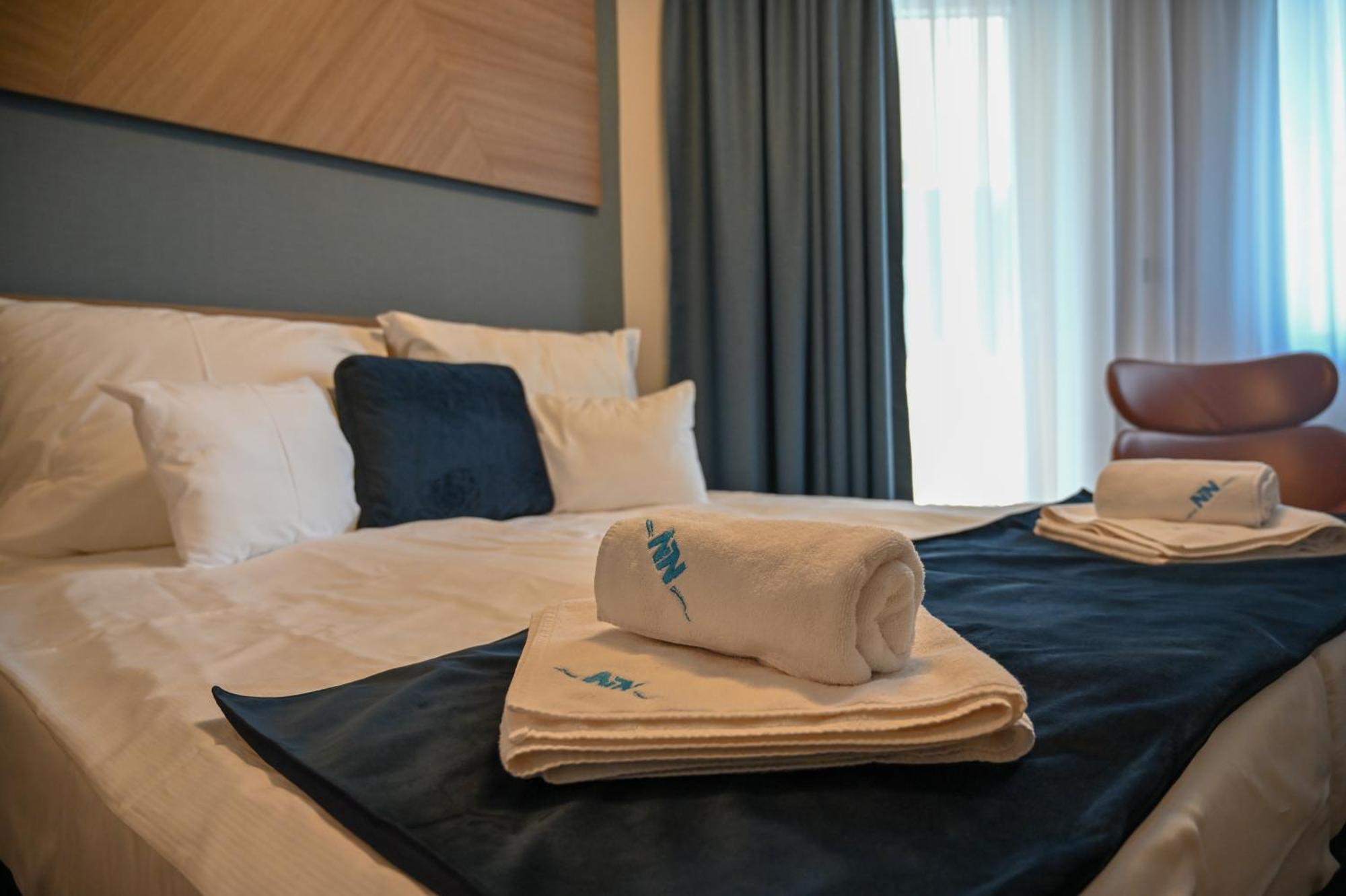 Nn Boutique Hotel ทิสเซาอีแวรอช ภายนอก รูปภาพ