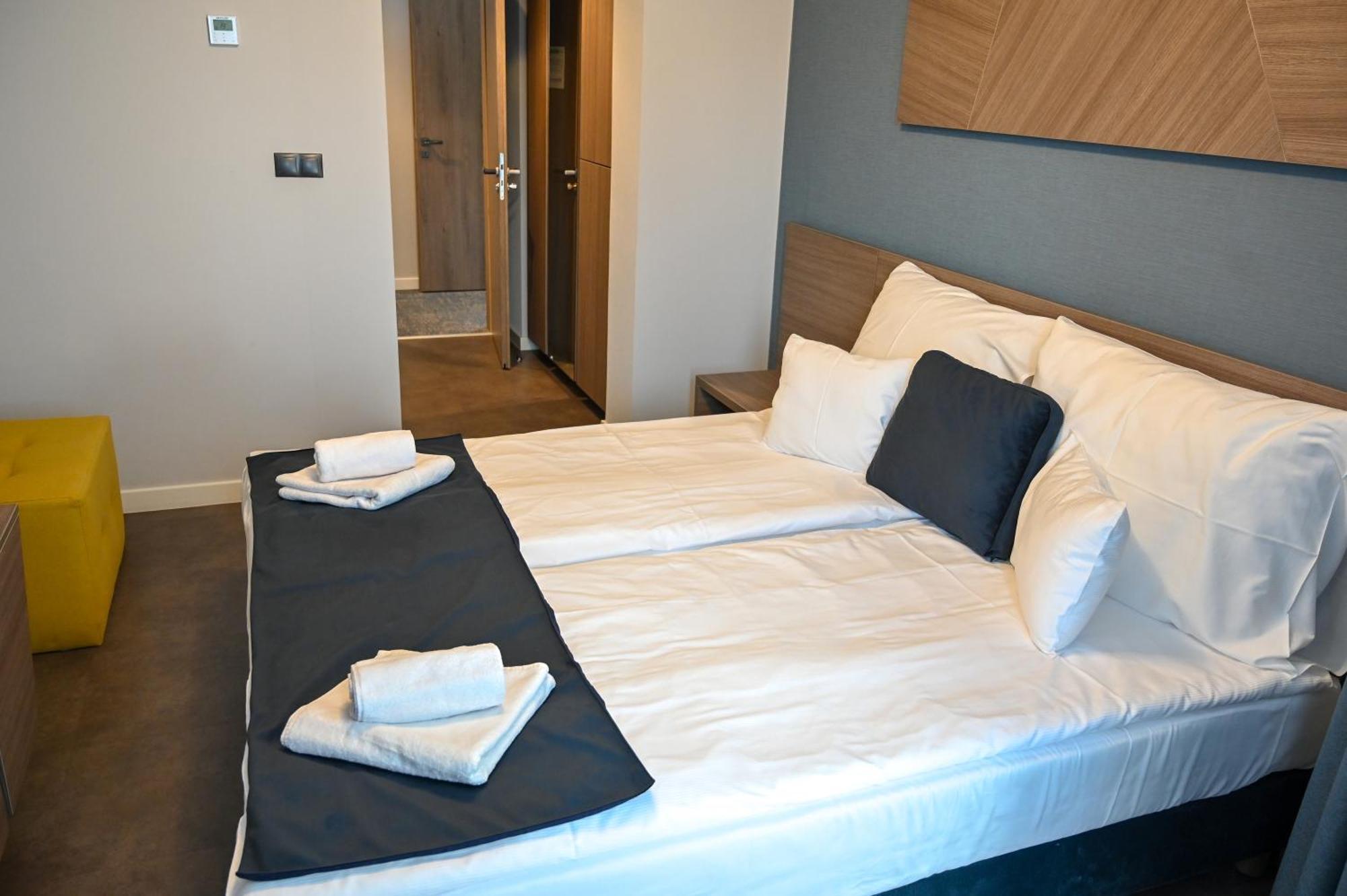 Nn Boutique Hotel ทิสเซาอีแวรอช ภายนอก รูปภาพ